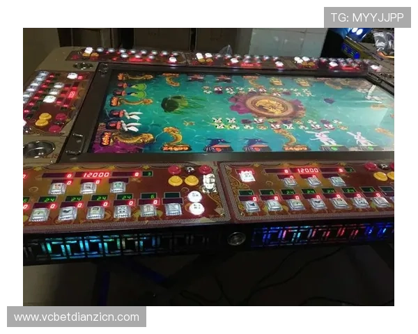 游戏机老虎机照片合集，展示各种不同款式和风格的经典游戏机图片